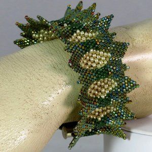 Reversible beaded bracelet, two in one style